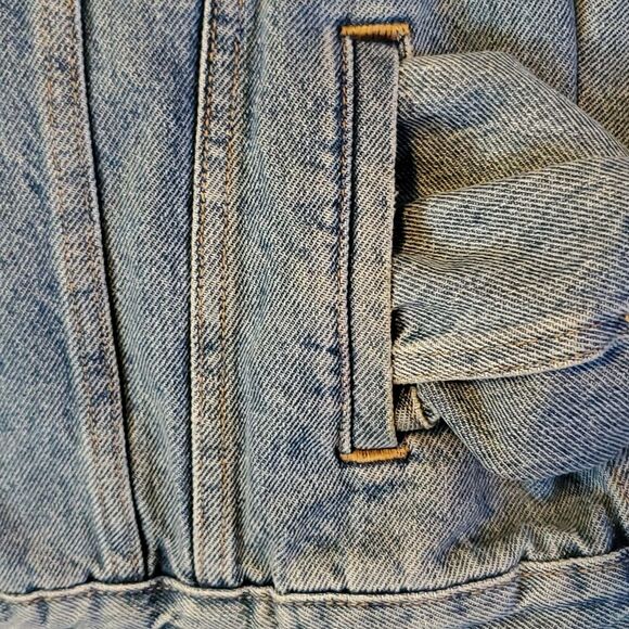 LEVI WOMENS SMALL LIGHT WASH DENIM JACKET - Picture 4 of 11